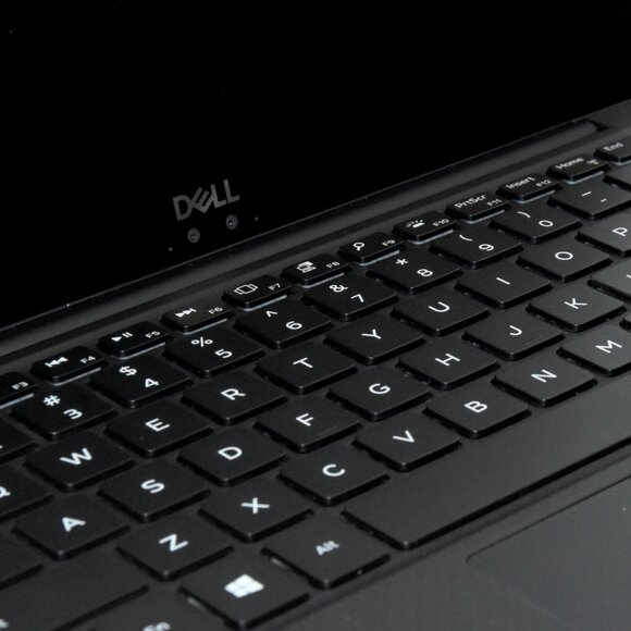 (I-23159) Dell P82G Laptop - Picture 2 of 8